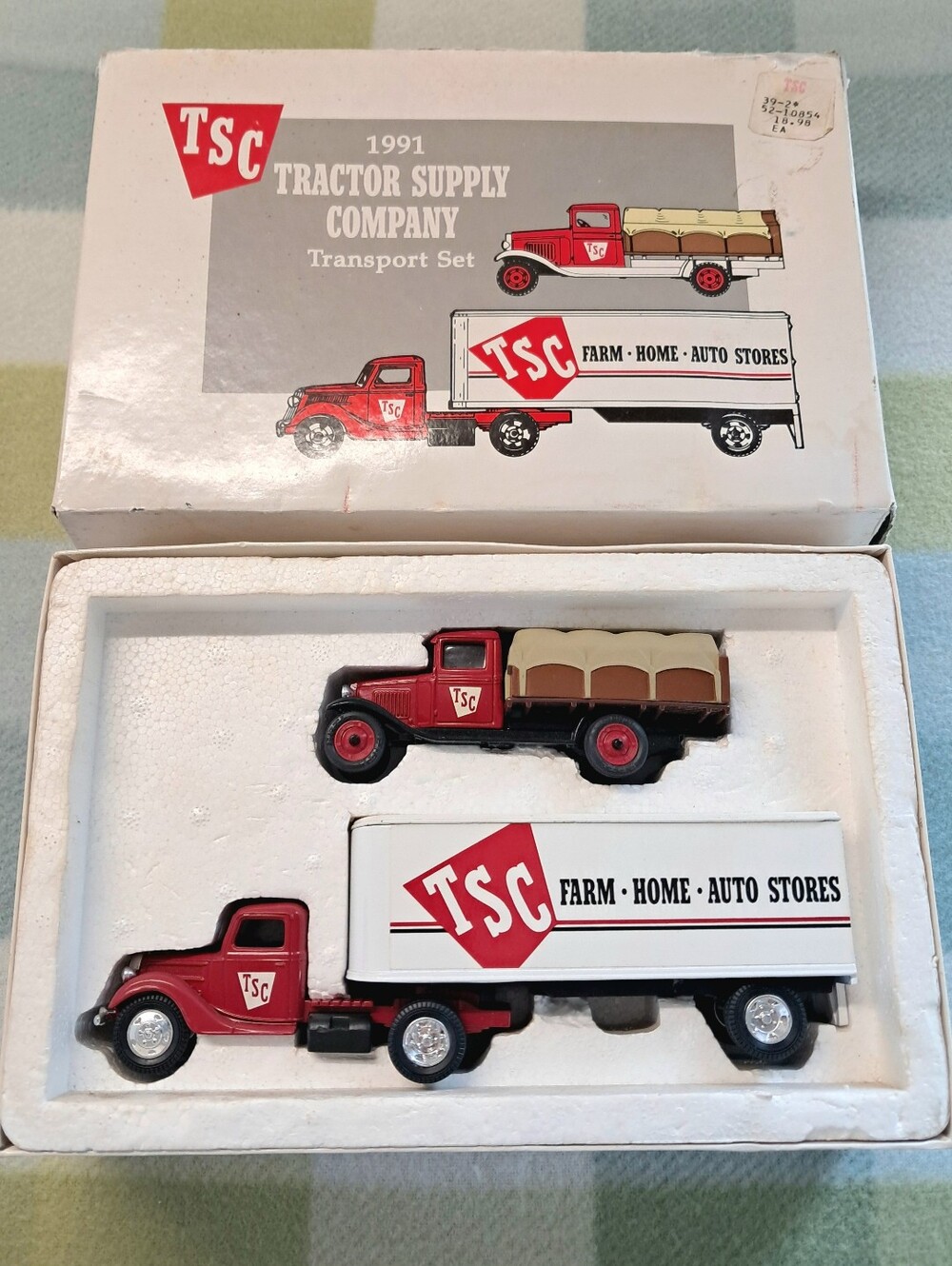 Ertl Tractor Supply Company Vintage 1991 Transport Coin Bank Set 1:43 Scale